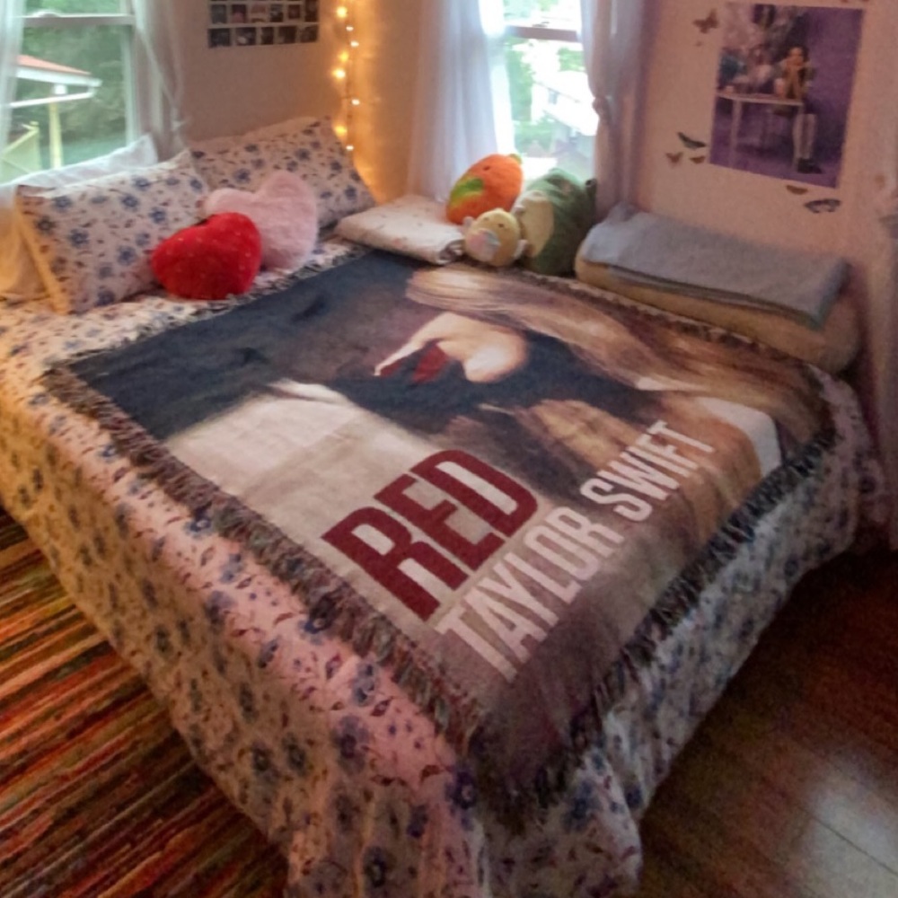 taylor swift official Red tapestry blanket